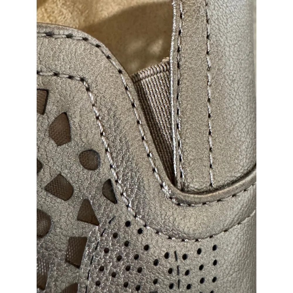 Women's Naturalizer Bronze Perforated platform Espadrilles Size 7.5